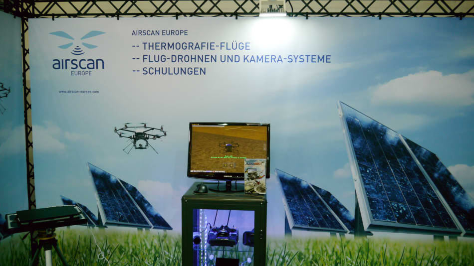 Drones with camera systems for video and Thermography Recordings presenting AeroSIM-RC