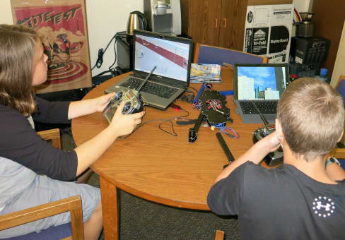 Students in 7th and 8th grade working on the training program in AeroSIM-RC.